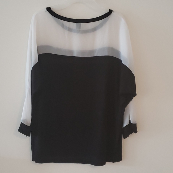 Black and White Top - Picture 4 of 5